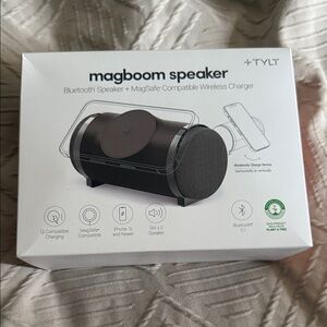 Magboom Black Bluetooth Speaker with MagSafe Charger